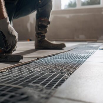 Comment changer de carrelage avec chauffage au sol : guide complet des normes et réglementations